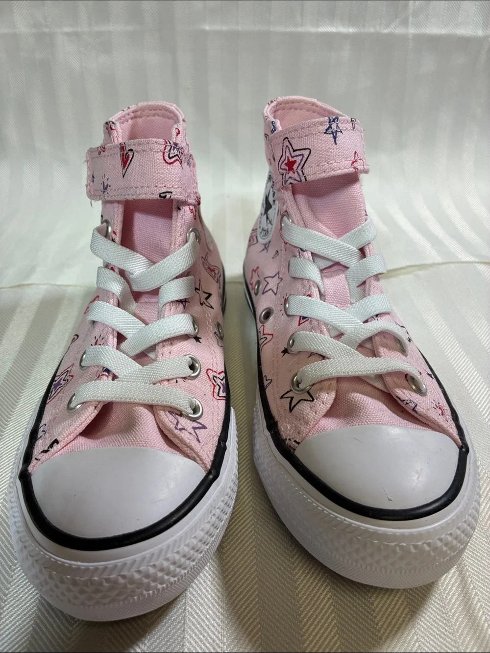 Converse All Star Chuck Taylor Kids Pink Star-Print High-Top Sneakers. New